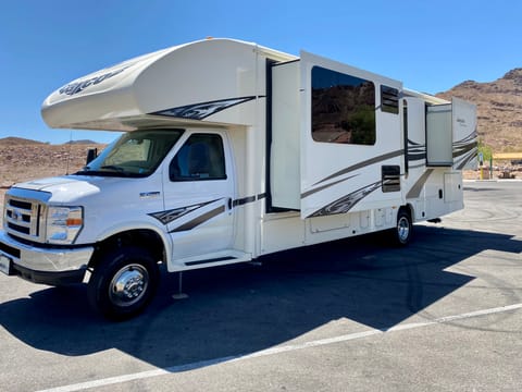 ADVENTURE AWAITS! Clean 2017 Jayco Greyhawk 31DS Drivable vehicle in Henderson