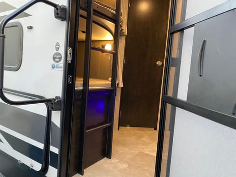 2019 Grand Design Imagine 2800BH (A) Towable trailer in Sacramento