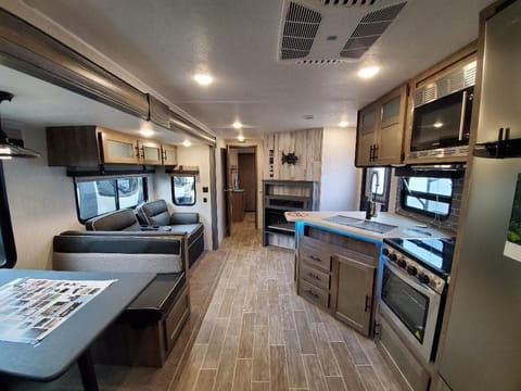 Perfect kids camper! 2 Baths & Washer! Sleeps 9+ Towable trailer in Centreville