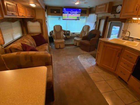 Family RV with Bunk Beds!! Drivable vehicle in Davis