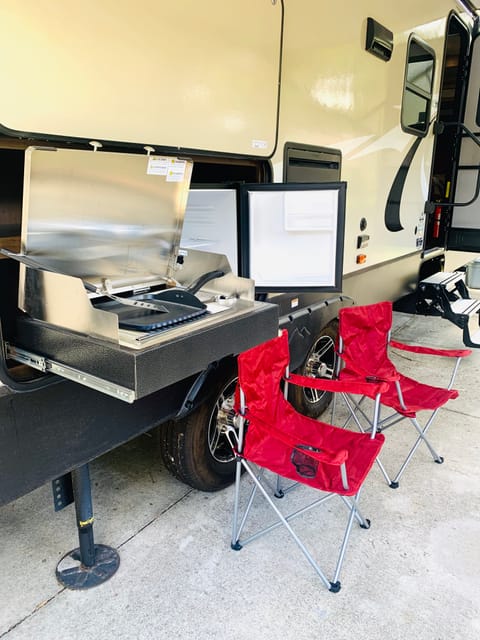 2018 Keystone RV Cougar Half-Ton Series 29BHS Towable trailer in Brandon