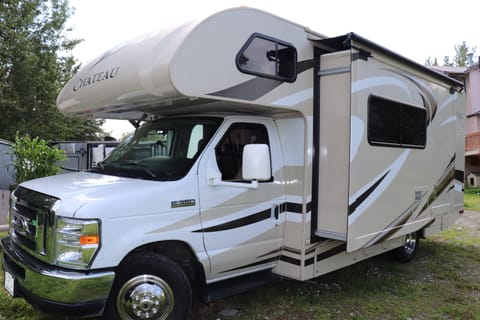 2016 Thor Motor Coach Chateau 24C Drivable vehicle in Palmer