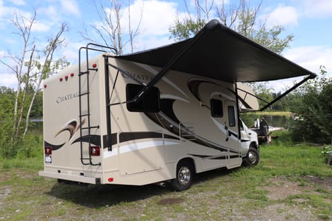 2016 Thor Motor Coach Chateau 24C Drivable vehicle in Palmer