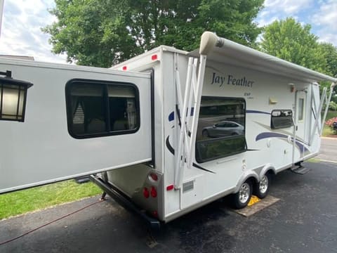 2010 Jayco Jay Feather EXP 213 (Very clean camper) Rimorchio trainabile in Hastings