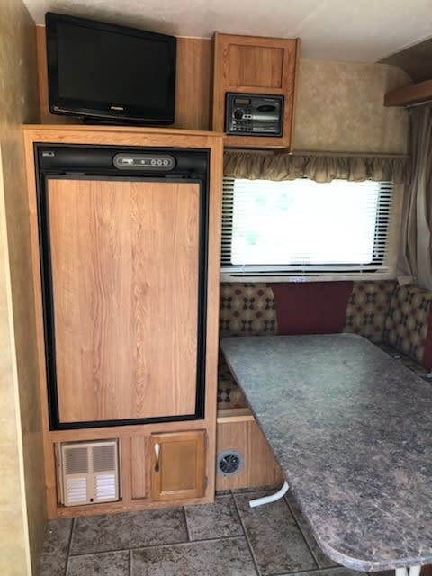 2010 Jayco Jay Feather (less than 3500 lbs) Towable trailer in Rancho Cucamonga