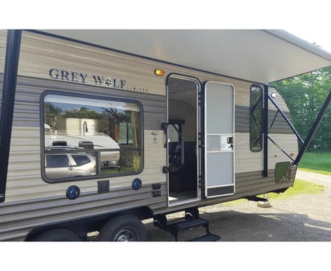 2018 Forest River RV Cherokee Grey Wolf 26DJSE Towable trailer in Aiken