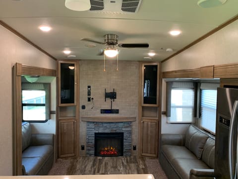 2018 Forest River RV Flagstaff Classic Super Lite 8529RLWS Towable trailer in Lees Summit