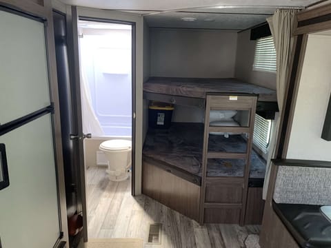 2020 Keystone Hideout 26LHSWE Towable trailer in Eastvale
