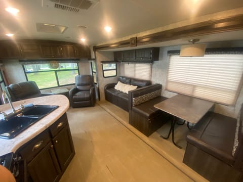 2016 Highland Ridge RV Open Range Light LT274RLS Towable trailer in Lake Wylie