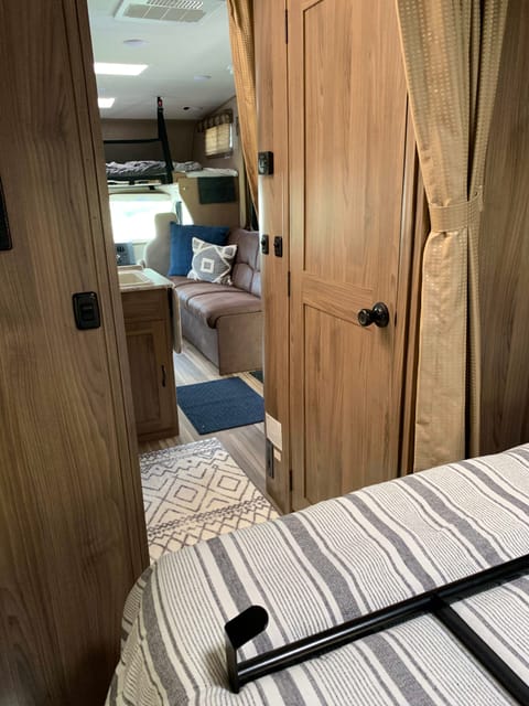2017 Coachmen RV Freelander 27QB Fahrzeug in Lakeville