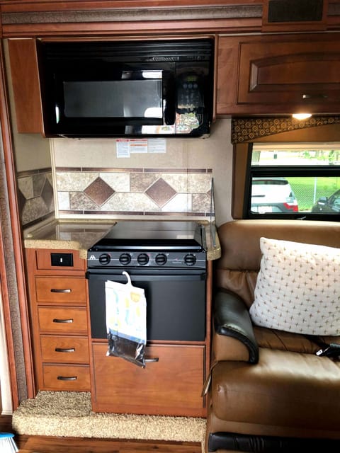 "Wanda" 2015 Jayco Greyhawk 31FS Drivable vehicle in Rockaway