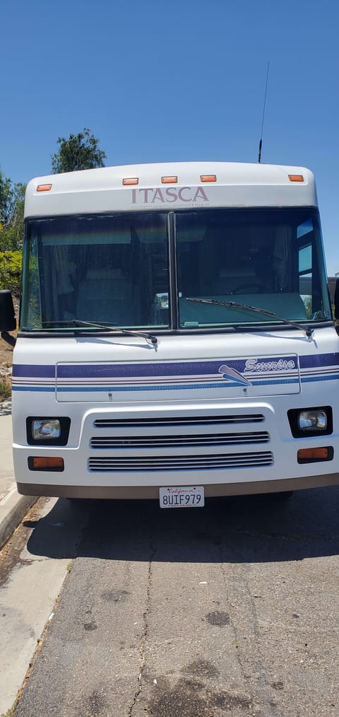 1997 Winabego Itasca Sunrise Drivable vehicle in Thousand Oaks