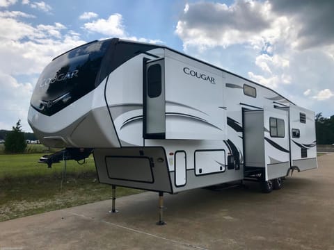 2021 Keystone RV Cougar 368MBI Towable trailer in Laurel Park