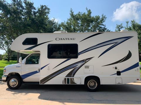 RV Trippin - "Theodore" - Thor Chateau Drivable vehicle in Tomball