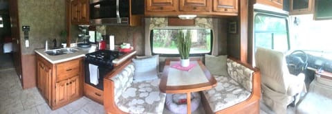 2011 Tiffin Motorhomes Allegro 30 GA Drivable vehicle in Wellington