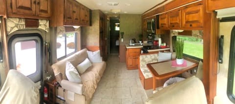 2011 Tiffin Motorhomes Allegro 30 GA Drivable vehicle in Wellington