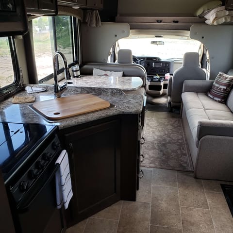 2018 Thor Chateau 26B Drivable vehicle in Cheyenne