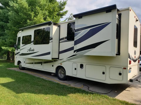 2016 Jayco Alante 31V "Rose" Véhicule routier in Shelbyville