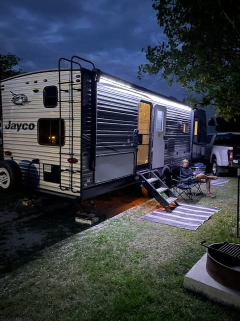 2021 Jayco Jay Flight 28BHS Towable trailer in Chino