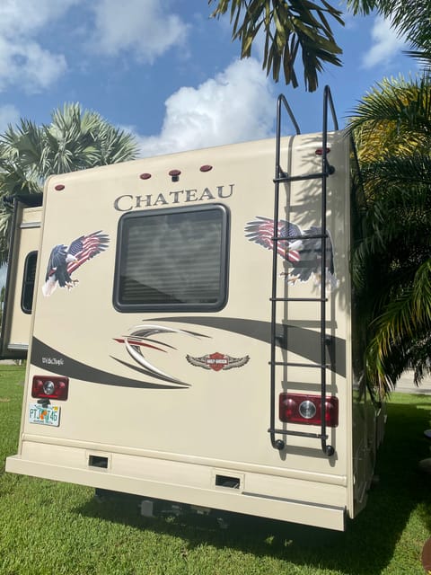 2018 BEAUTY Thor Motor Coach Chateau 29G Véhicule routier in Everglades