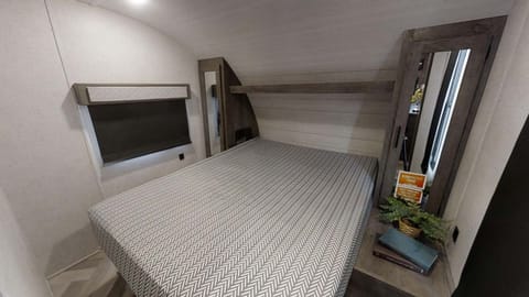 The most comfortable beds on the campground! Towable trailer in Queen Creek