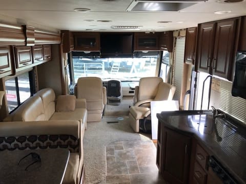 2013 Thor Motor Coach Challenger 36FD Drivable vehicle in Land O Lakes