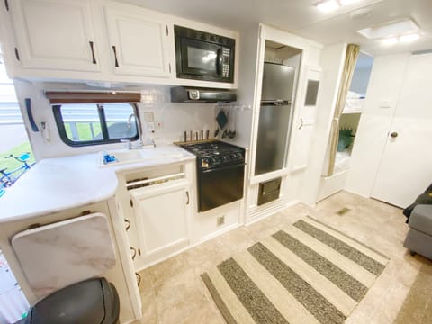 Meet Clyde; Style + comfort + full package Tráiler remolcable in Lake Goodwin