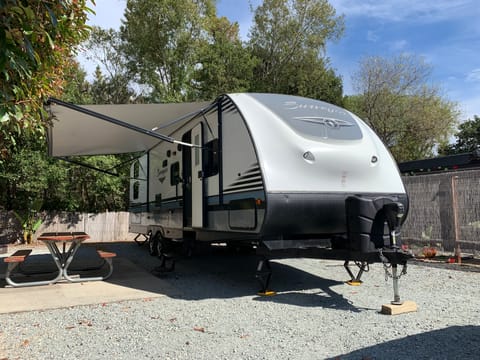 2018  29 ft surveyor with 4 bunks Towable trailer in Gilroy
