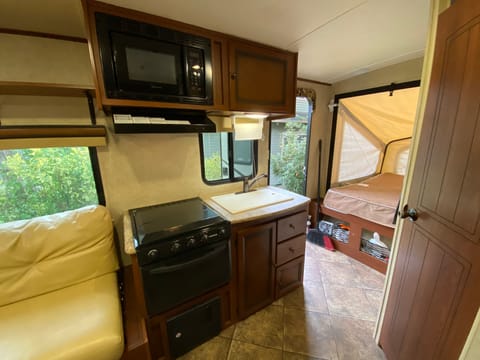 Small, Light & Family Friendly - Solaire 147 X Towable trailer in Lake Oswego