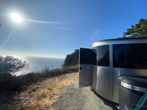 UFO Airstream Basecamp X for Adventure Seekers Remorque tractable in Edgewater
