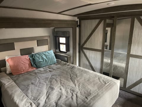2022 Wildwood Heritage Glen 369BL Towable trailer in Pine Mountain
