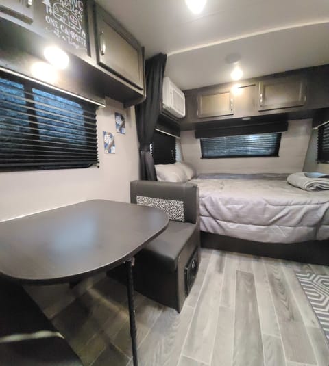 The Rolling Cabin, Sleeps 4 Very Comfortably Towable trailer in Nashville