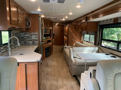 2018 Fleetwood RV Storm 36F Drivable vehicle in Cape Neddick