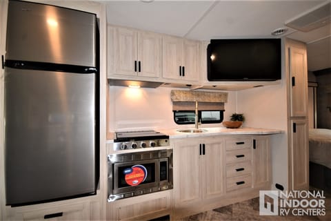 Keurig onboard !!  Spacious & Cozy RV Sleep 6 Drivable vehicle in Frisco