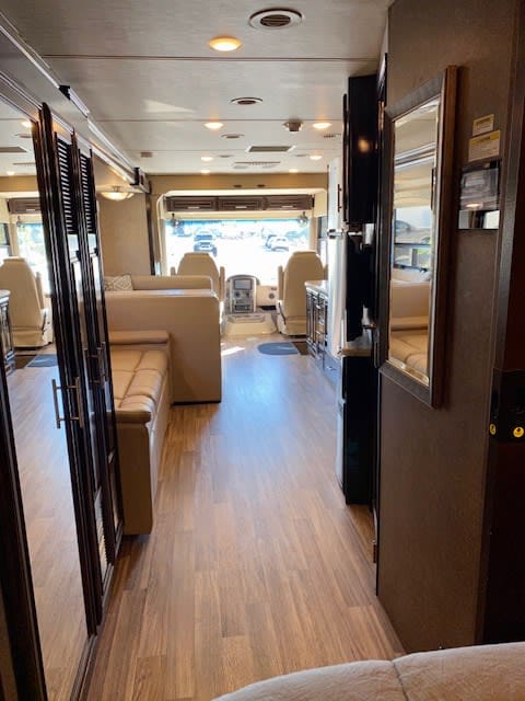 2019 Thor Motor Coach Miramar 34.2 Drivable vehicle in Santee