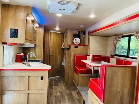 Stunning 2021 Gulf Stream RV Vintage Cruiser 23QBS Towable trailer in Arrowhead Farms
