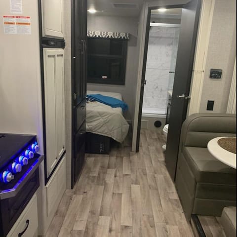 2020B CONVENIENT & EASY TO DRIVE RV!!!!!!! Drivable vehicle in Greater Carrollwood
