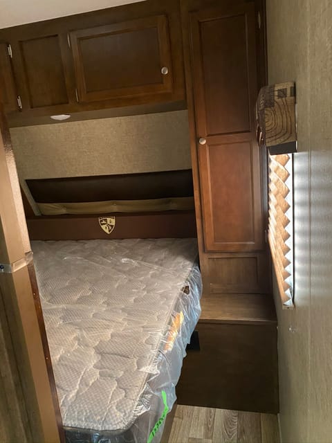 Venture RV SportTrek 270VBH Towable trailer in Castle Rock