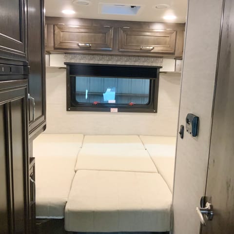 2021 Jayco Melbourne Prestige 24T Towable trailer in Rockwall