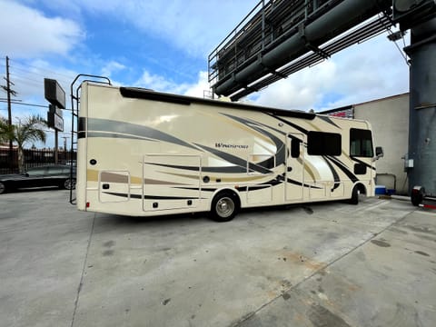 A&H DIRECT RV 2016 Thor Motor Coach Windsport 32N Drivable vehicle in North Hollywood