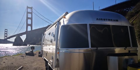 2018 Airstream RV International Signature 25RB Towable trailer in La Crescenta