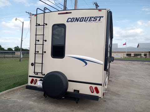 Clean - Comfortable - Pet Friendly- Slideout Drivable vehicle in Rowlett