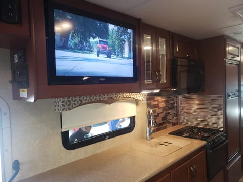 2015 Thor Motor Coach Four Winds 31L Drivable vehicle in Bakersfield