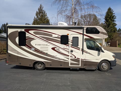 "Eliza": 2015 Forest River RV Forester MBS 2401R Vehículo funcional in Tigard