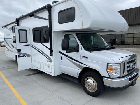 2020 Forester LE 3251DSLE Bunkhouse, 200 mi/day! Drivable vehicle in Wichita