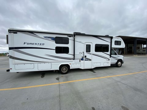 2020 Forester LE 3251DSLE Bunkhouse, 200 mi/day! Drivable vehicle in Wichita