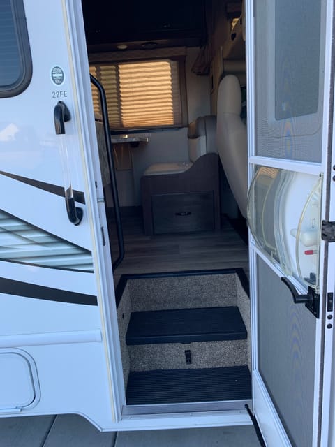 SUPER CLEAN 2021 THOR FREEDOM ELITE 22FE Drivable vehicle in Vallejo
