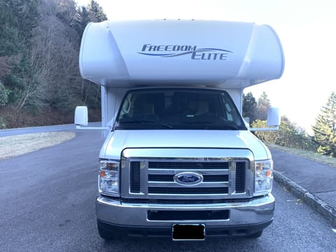 RV Trippin - "Eleanor" - Thor Freedom Elite Drivable vehicle in Tomball