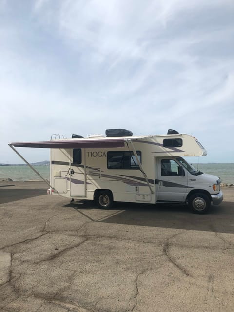 2001 Fleetwood RV Tioga 22RB Drivable vehicle in Burlingame