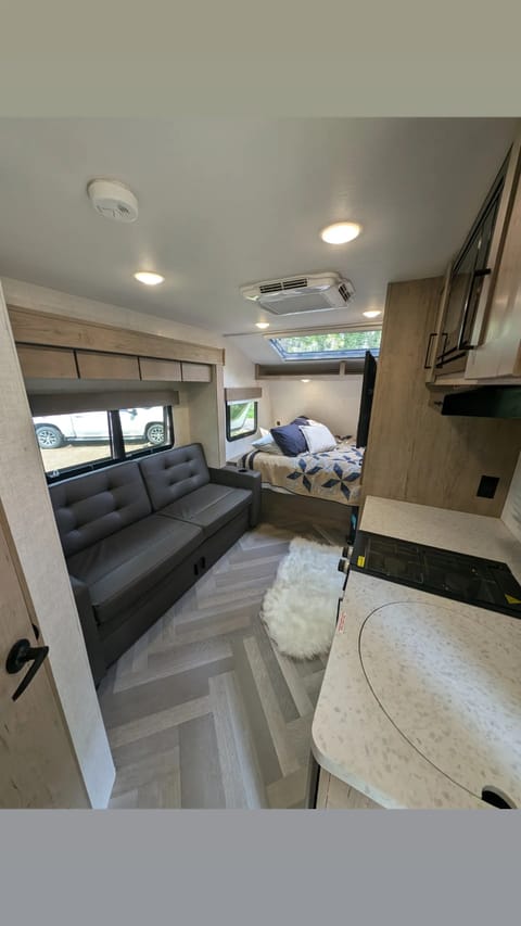 2022 Ember RV Overland Series 171FB Towable trailer in Wauwatosa